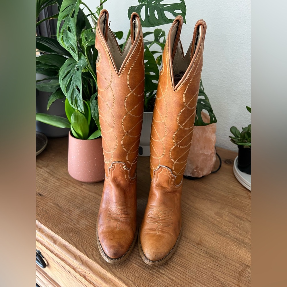 Vintage ACME Classic Western Cowboy Boots